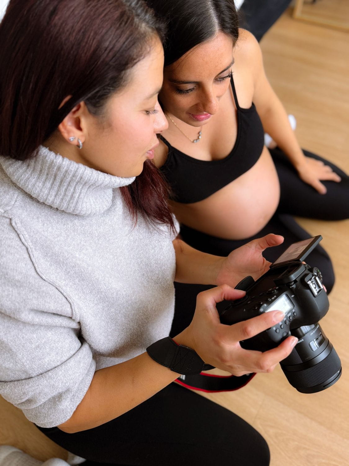 Moi montrant le résultat à une maman enceinte