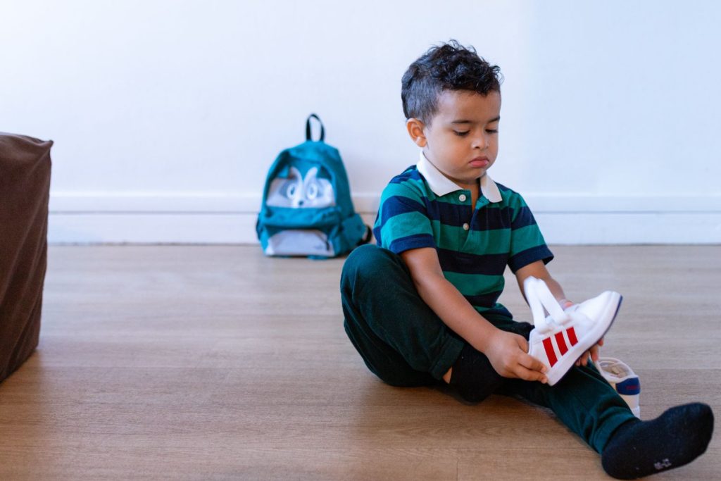 enfant se préparant pour la rentree